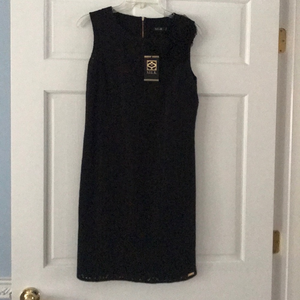 New black sleeveless lined dress w 3 flowers sz. S